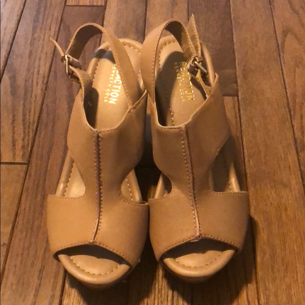 Tan Kenneth Cole Reaction wedges